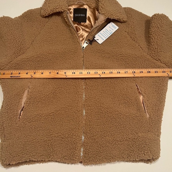 NWT DIASHINY Faux Fur Zipper Coats Women Casual Lapel Fleece Winter Small (M) - Picture 4 of 6